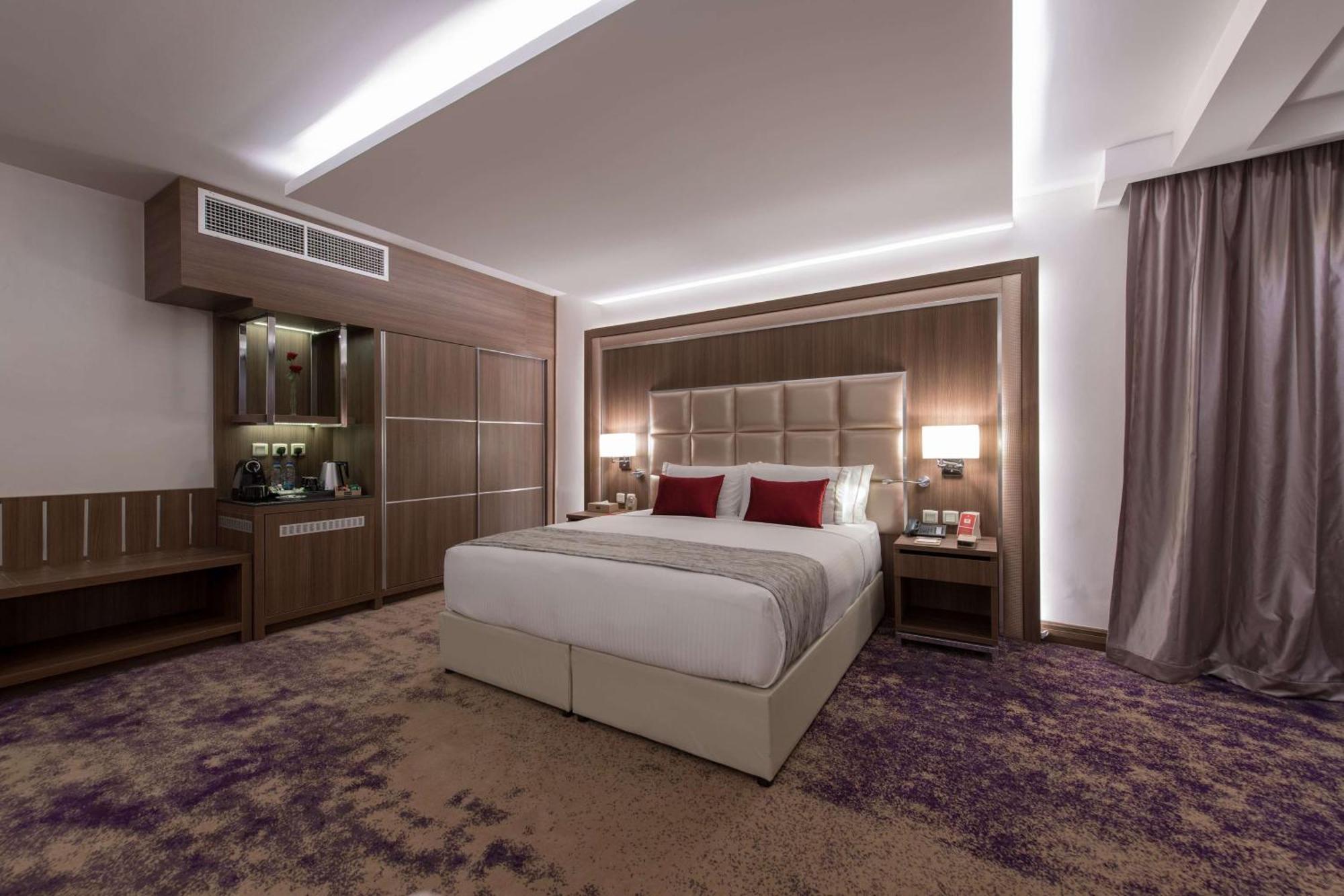 Отель Ramada By Wyndham Continental Джедда Экстерьер фото