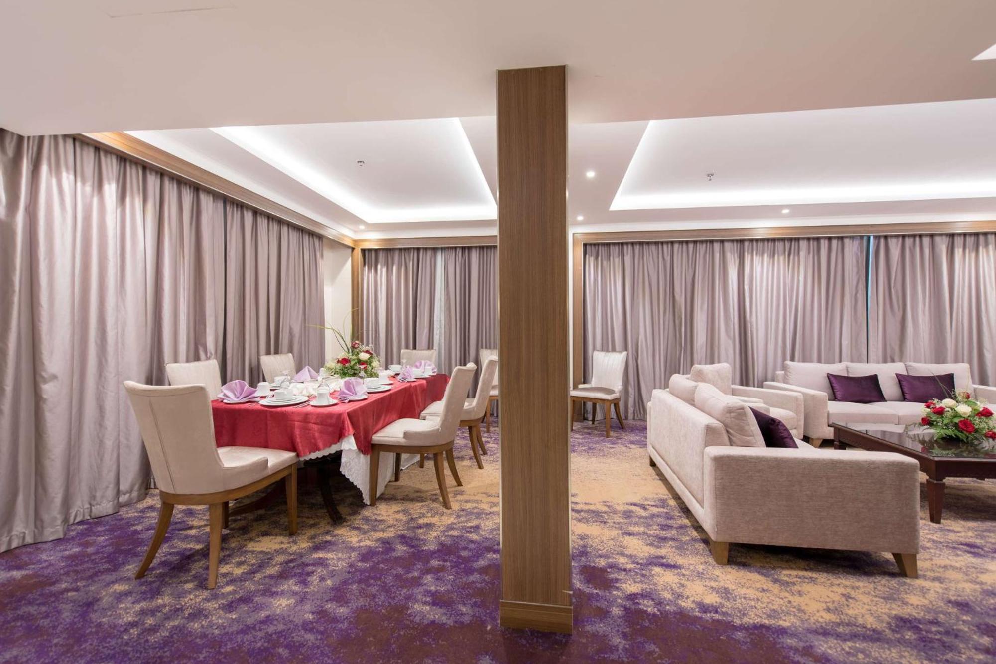 Отель Ramada By Wyndham Continental Джедда Экстерьер фото