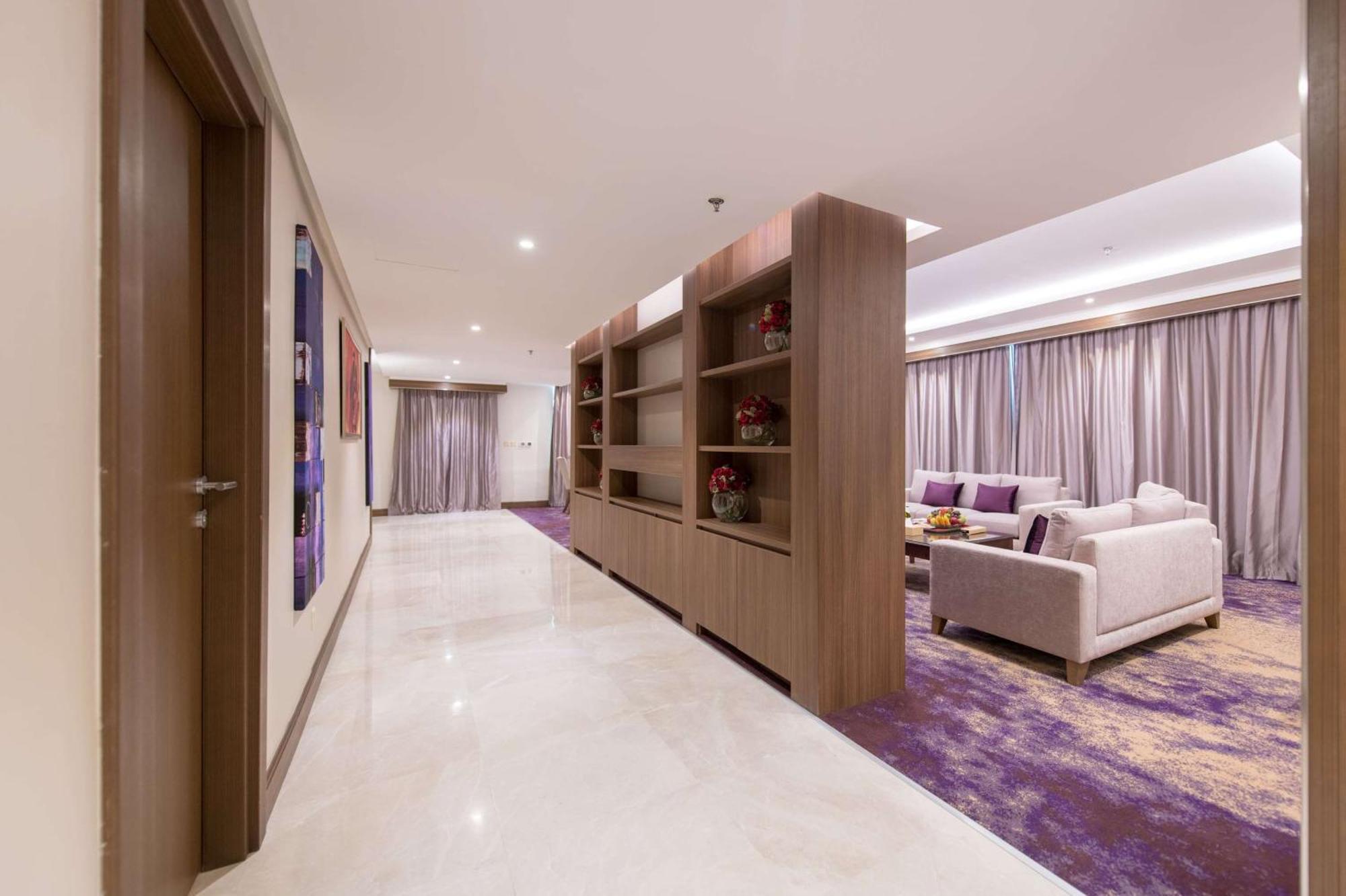 Отель Ramada By Wyndham Continental Джедда Экстерьер фото