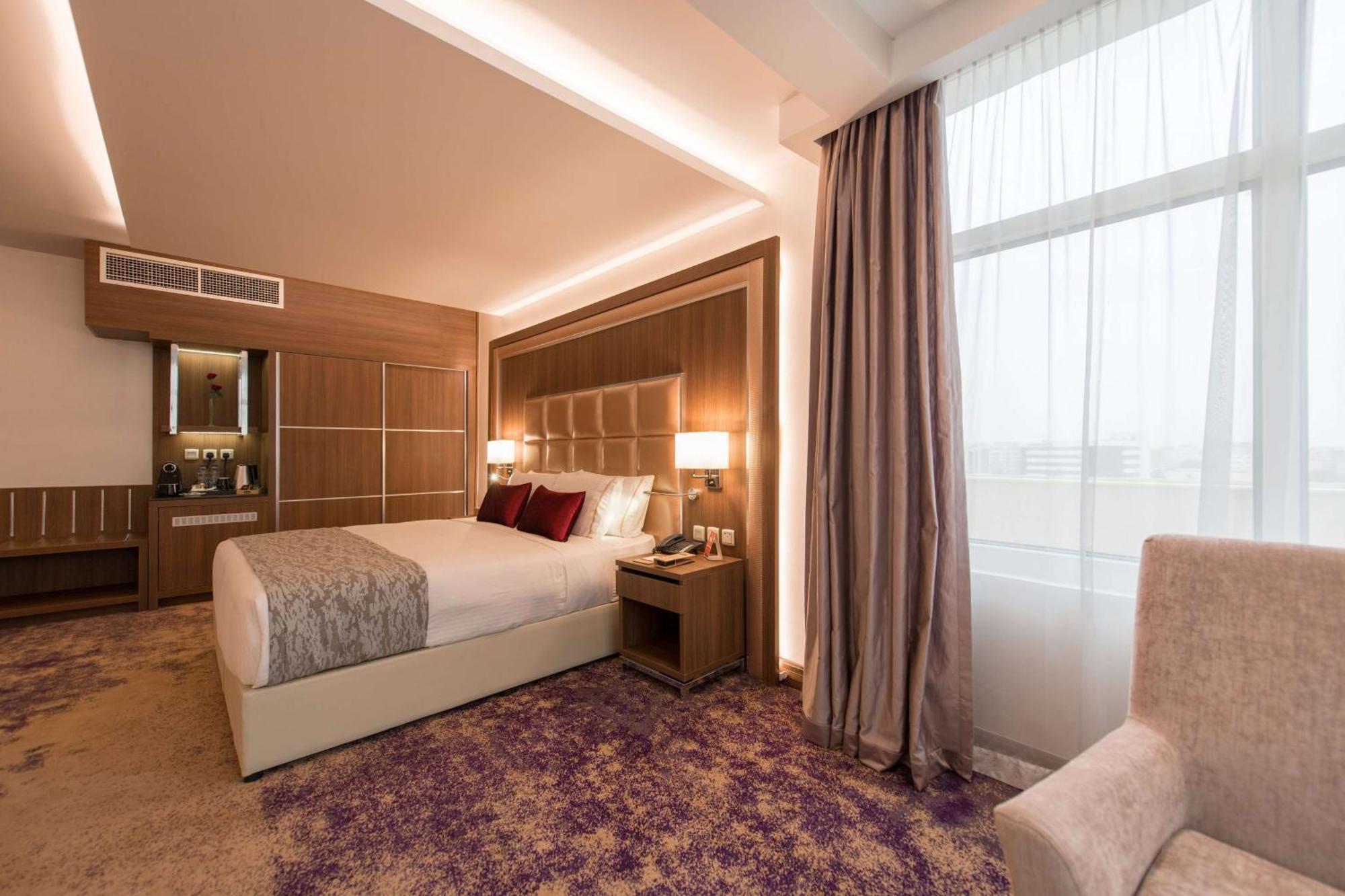 Отель Ramada By Wyndham Continental Джедда Экстерьер фото