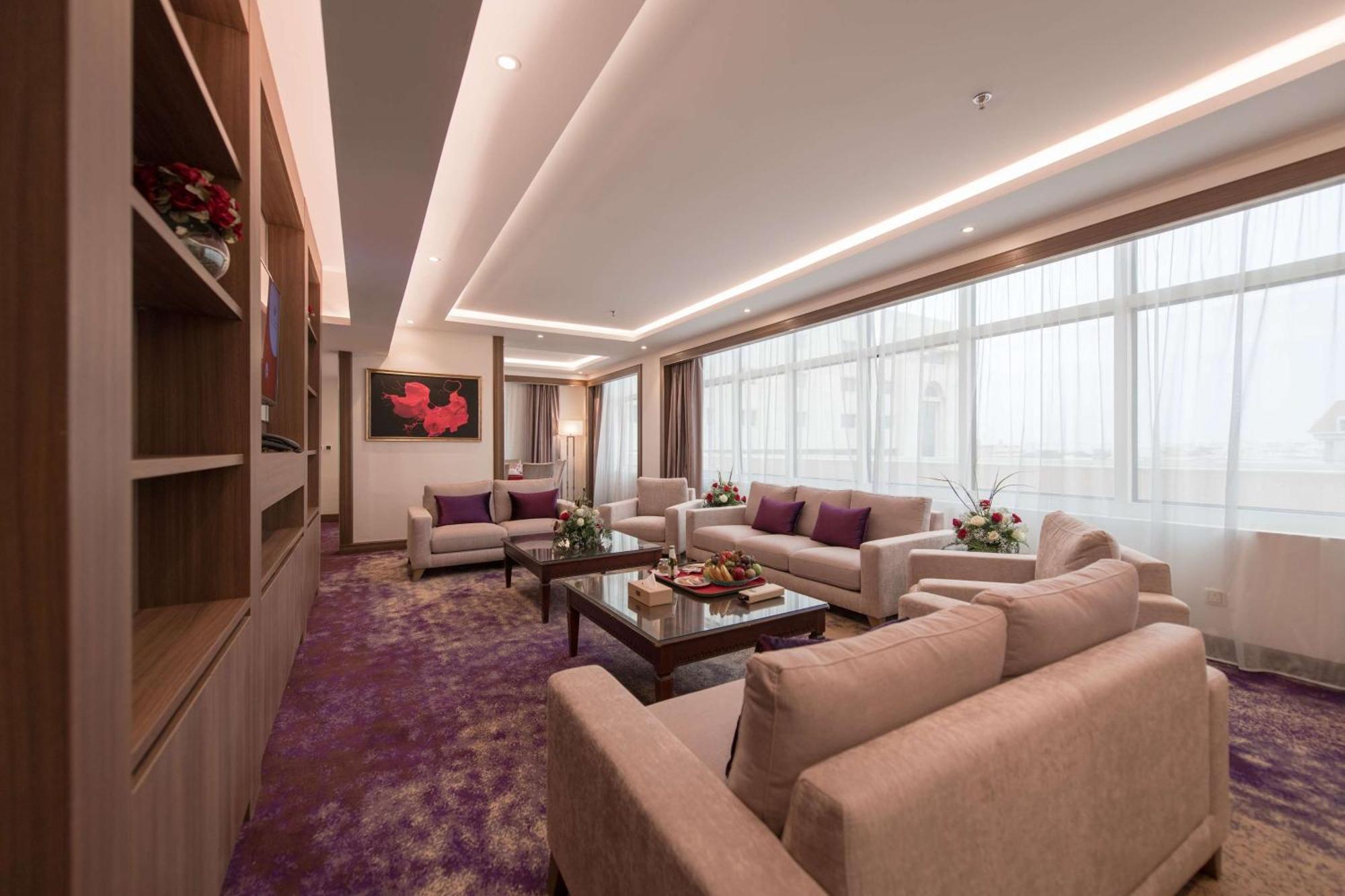 Отель Ramada By Wyndham Continental Джедда Экстерьер фото