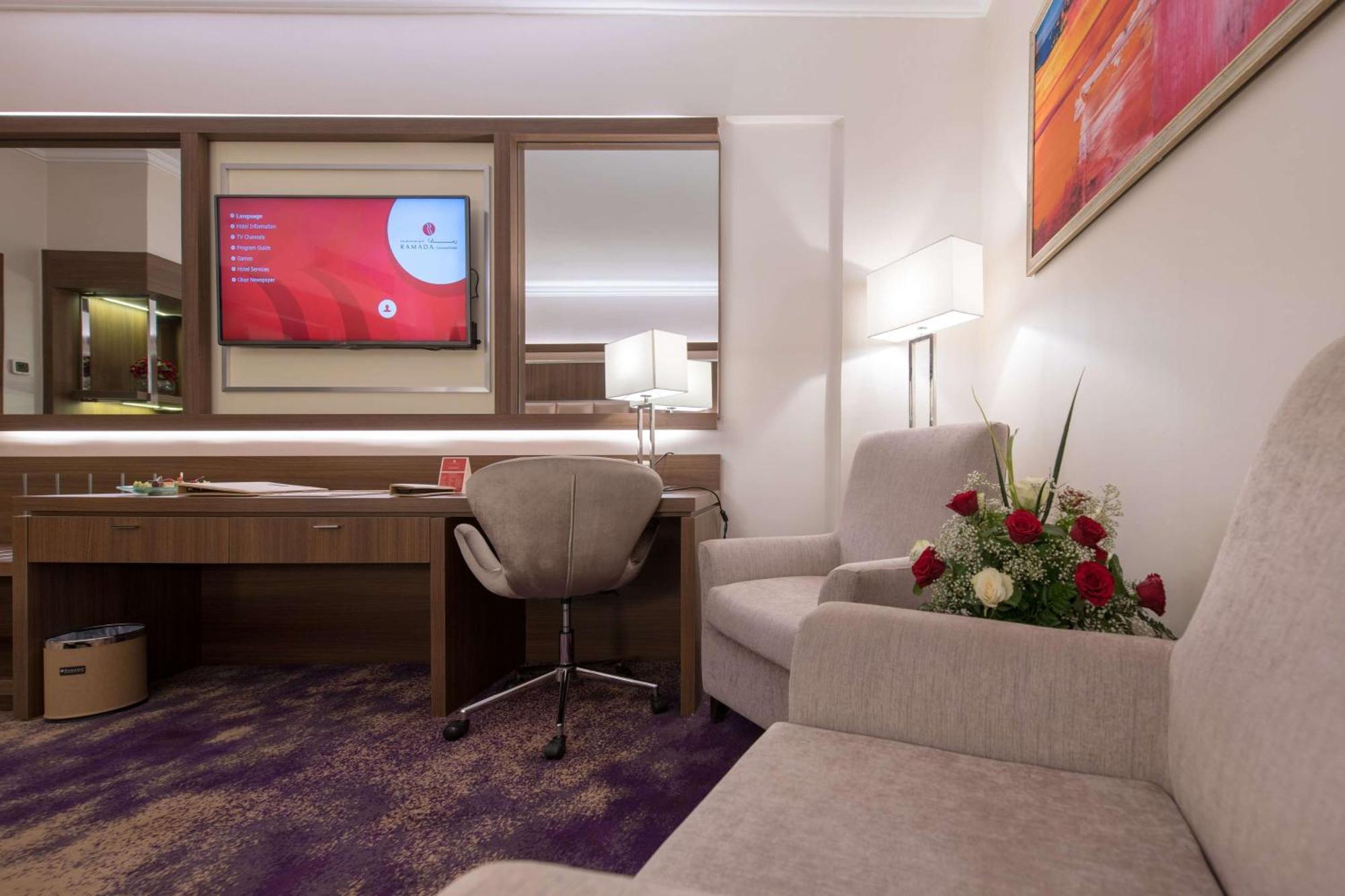 Отель Ramada By Wyndham Continental Джедда Экстерьер фото