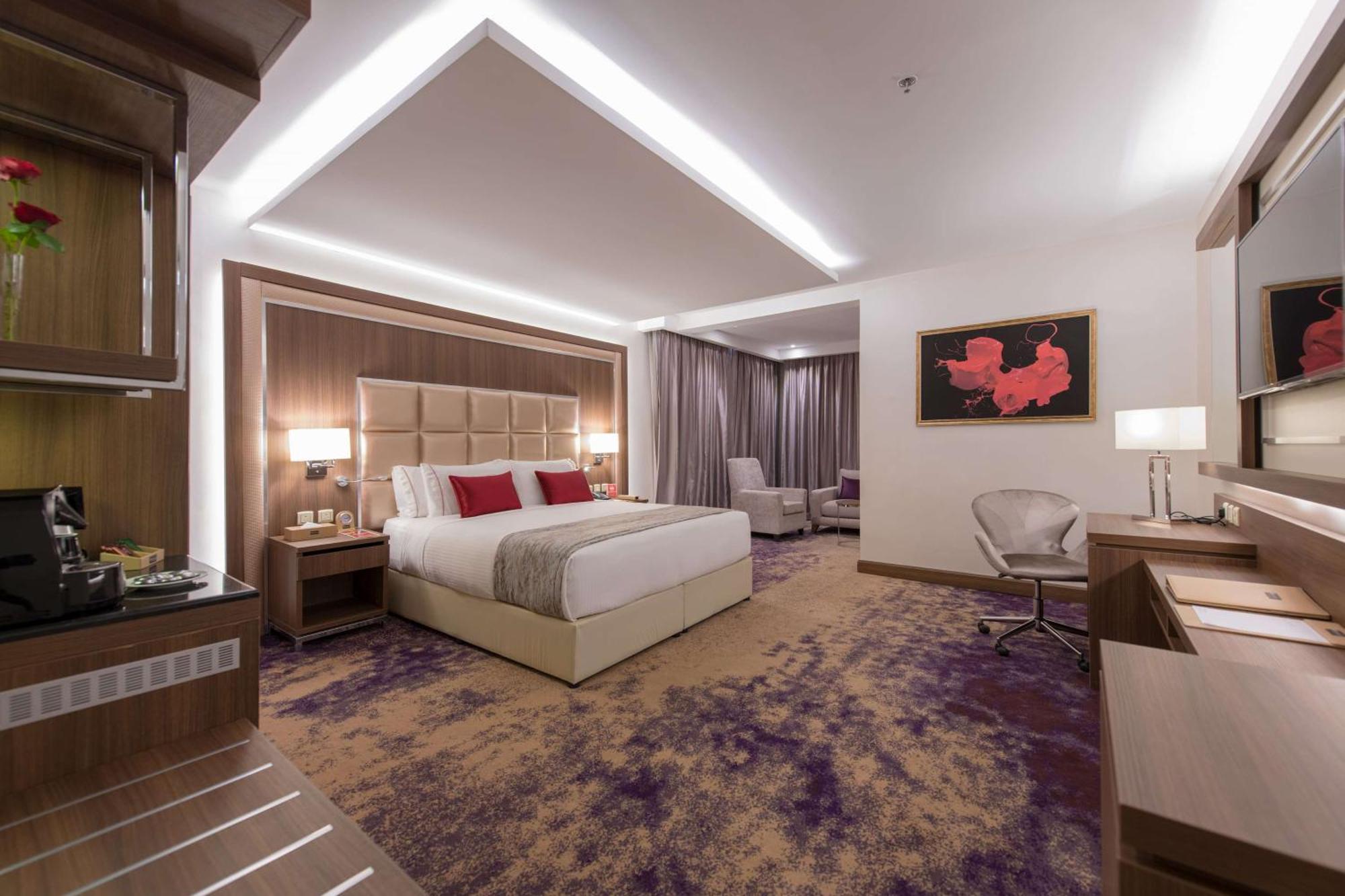 Отель Ramada By Wyndham Continental Джедда Экстерьер фото